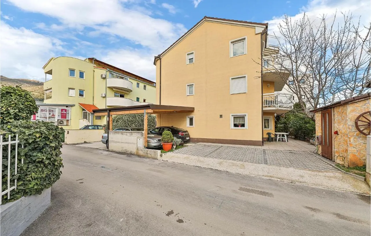 Lovely Apartment In Kastel Luksic With Wifi Kastela Croatia