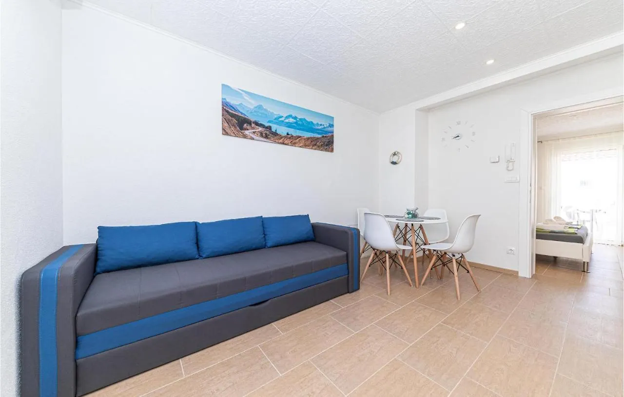 Lovely Apartment In Kastel Luksic With Wifi Kastela