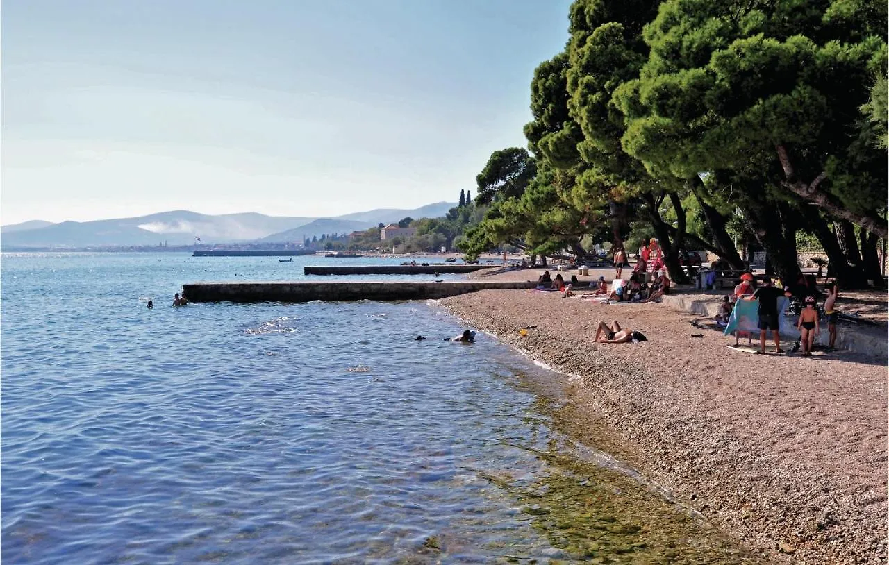 Lovely Apartment In Kastel Luksic With Wifi Kastela