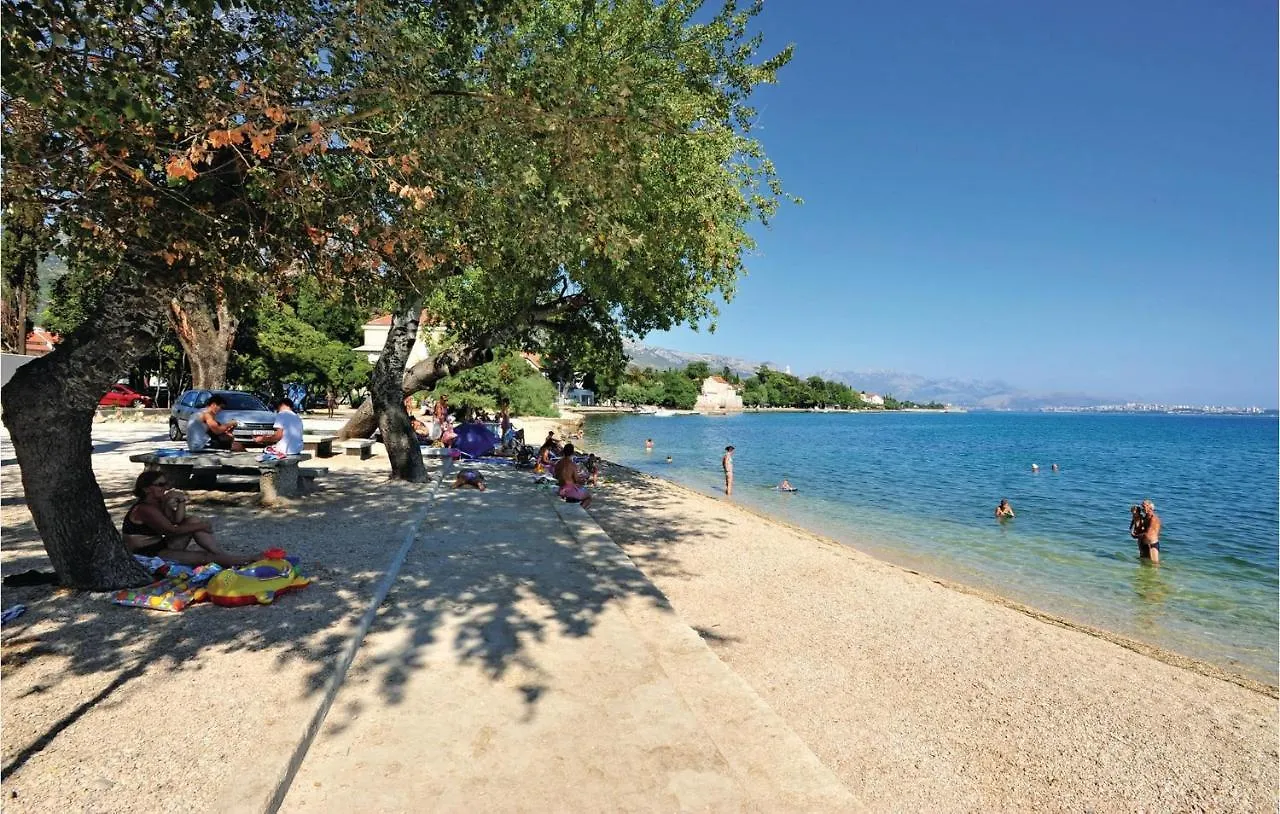 Lovely Apartment In Kastel Luksic With Wifi Kastela